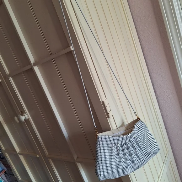 Chic  Vintage White Metal Mesh Pattern Purse - Picture 13 of 16